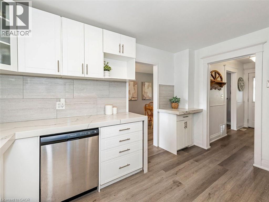 52 STAPLETON Avenue N - Image 9