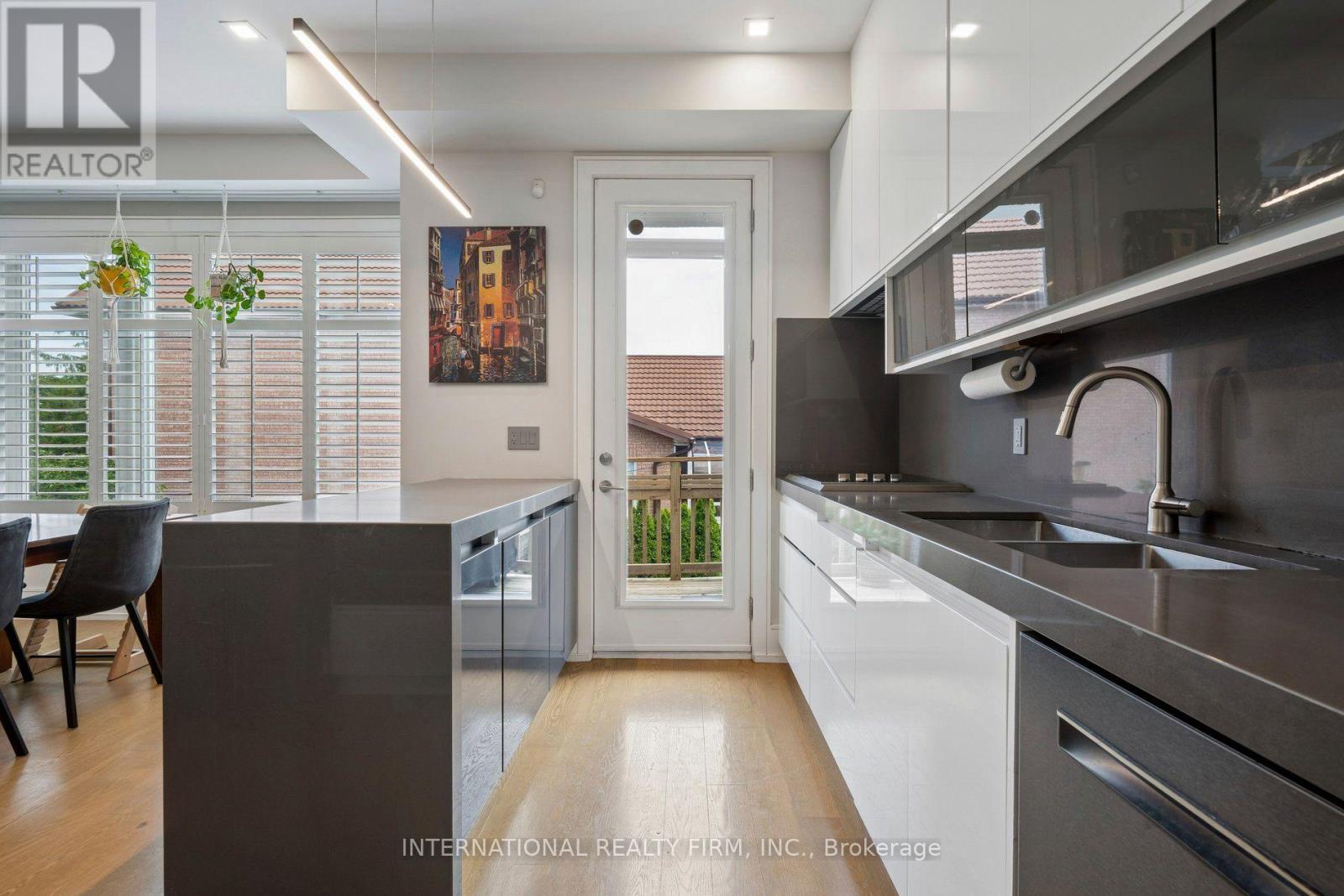 39 WILMINGTON AVENUE - 13