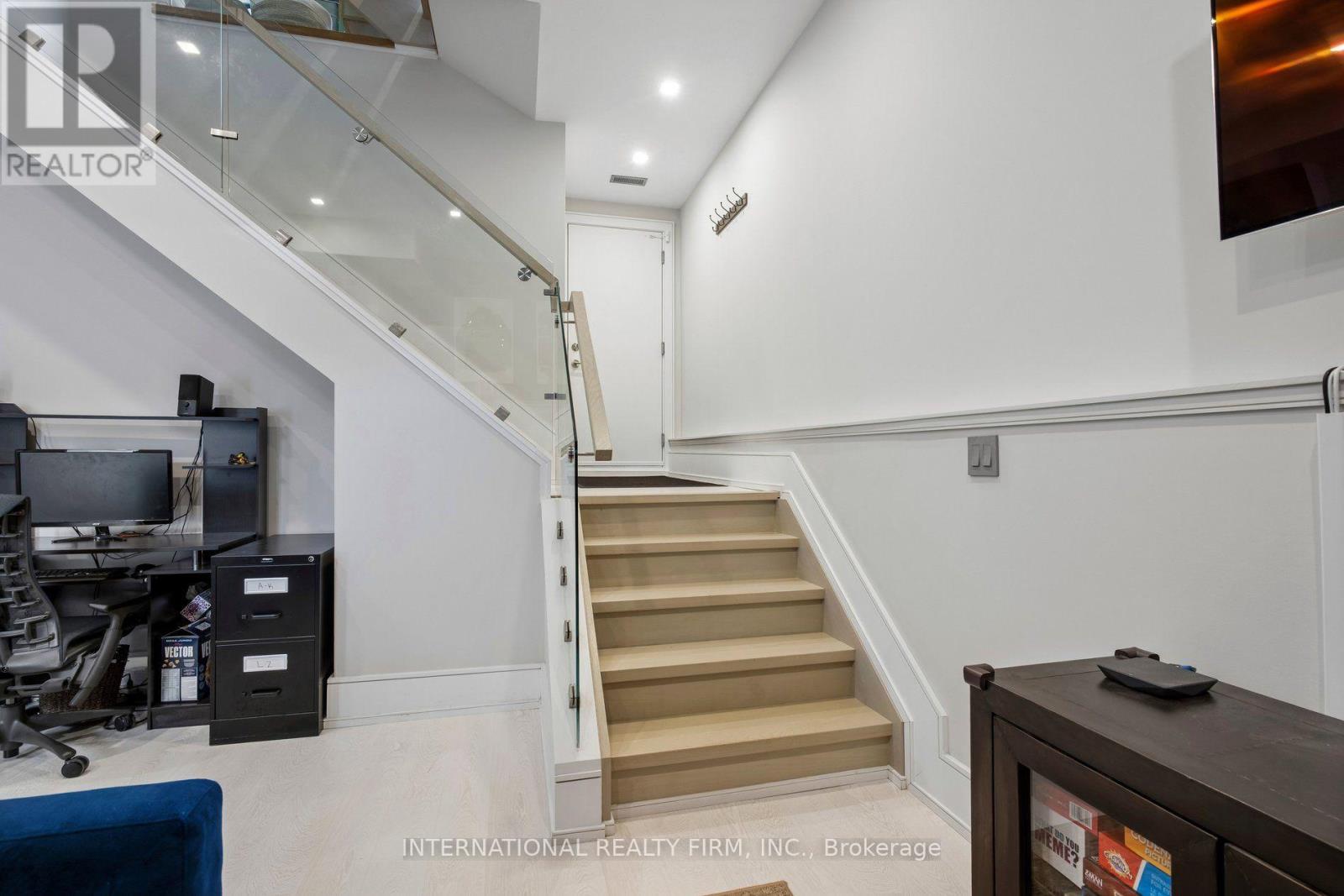 39 WILMINGTON AVENUE - 32