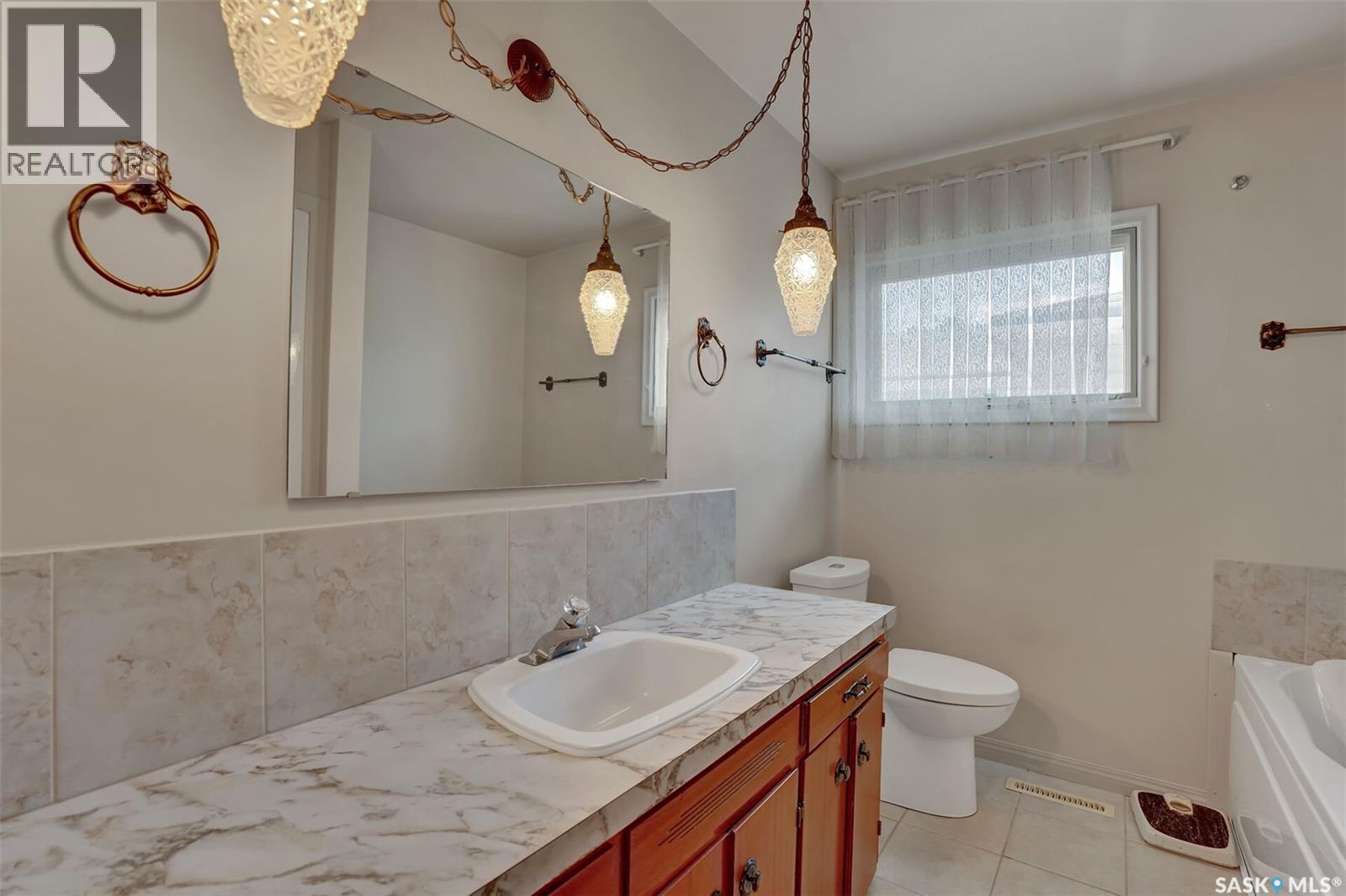 715 Connaught STREET - 16