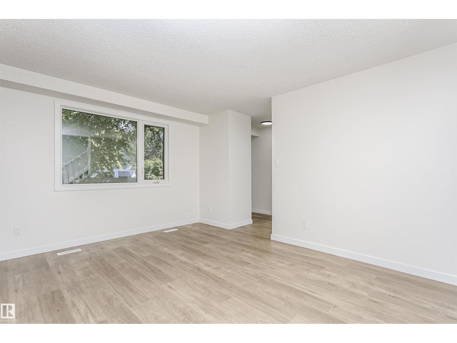5418 144B AV NW - 10