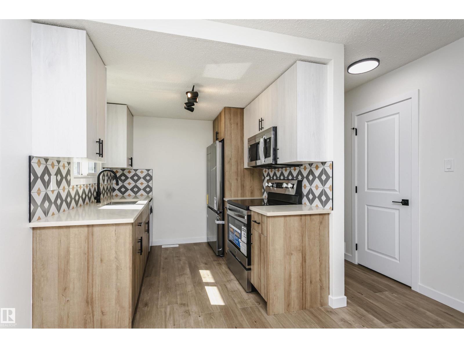 5418 144B AV NW - 19