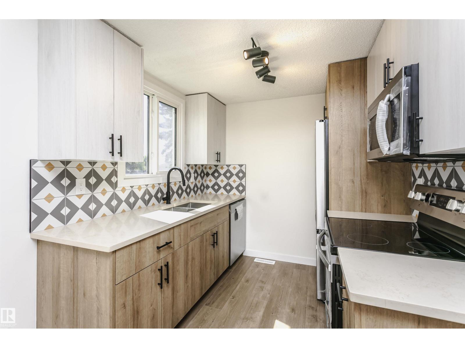 5418 144B AV NW - 20