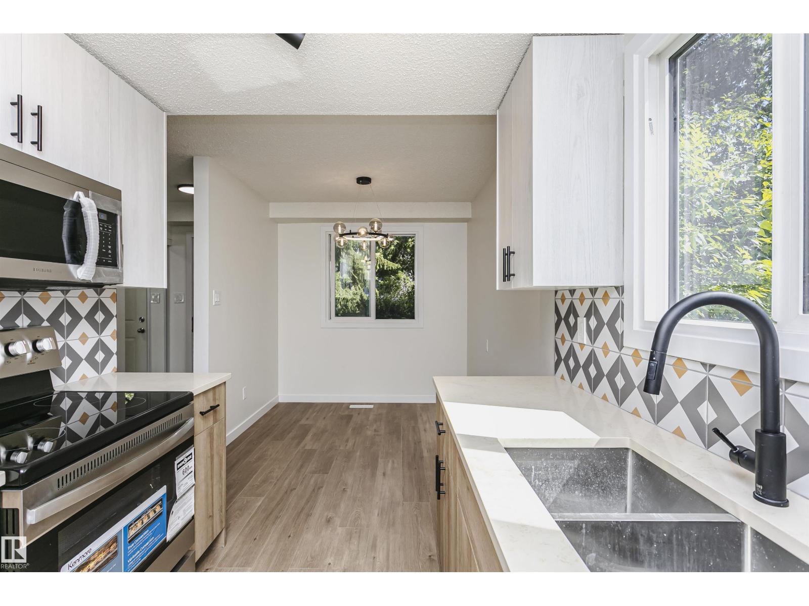 5418 144B AV NW - 22