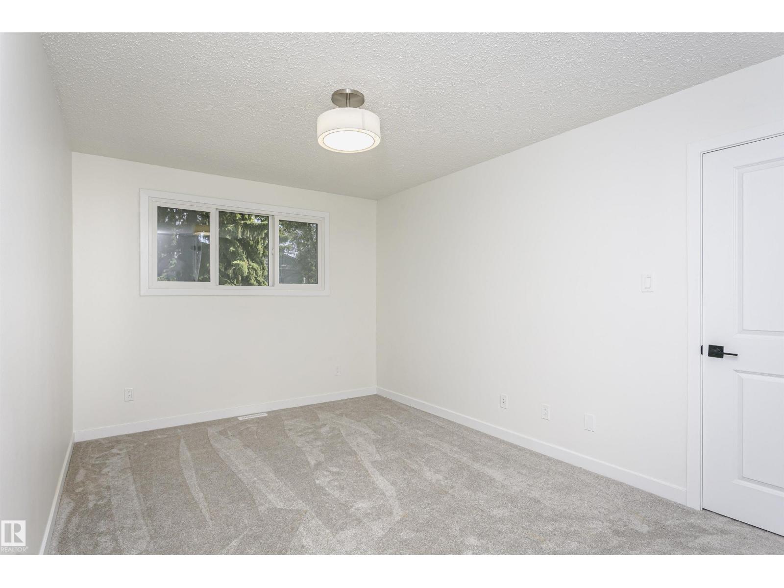 5418 144B AV NW - 26