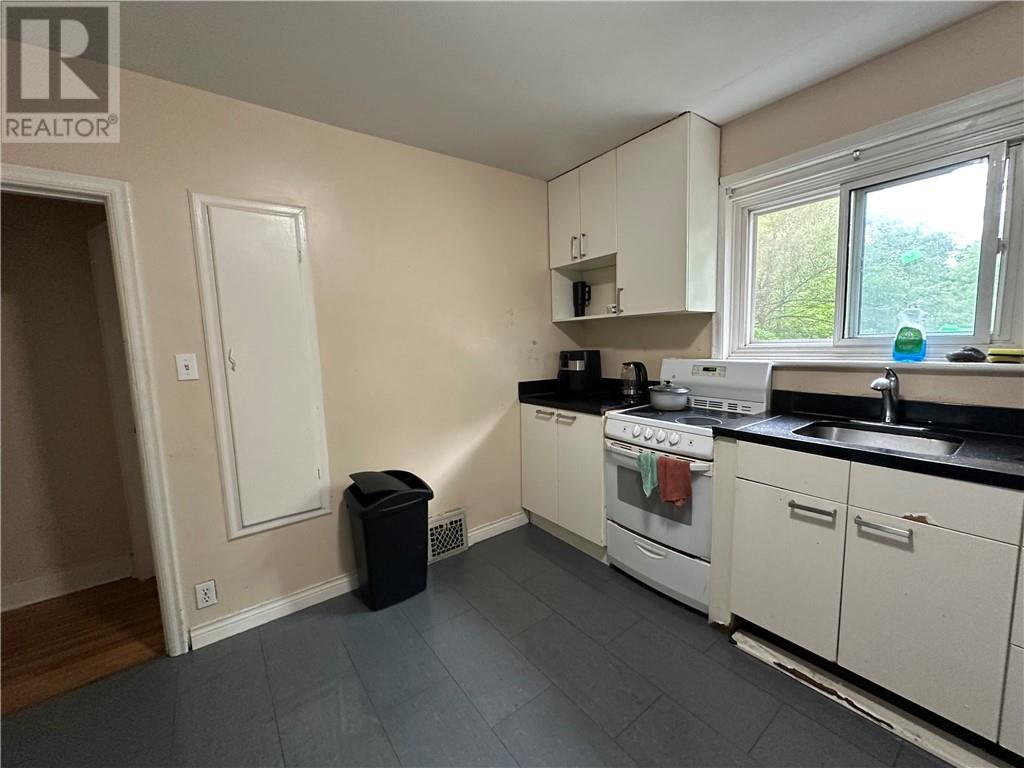 879 Charlotte Street - Image 10