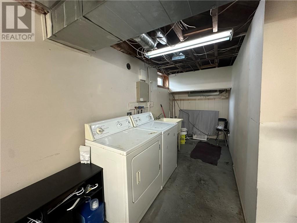 879 Charlotte Street - Image 17