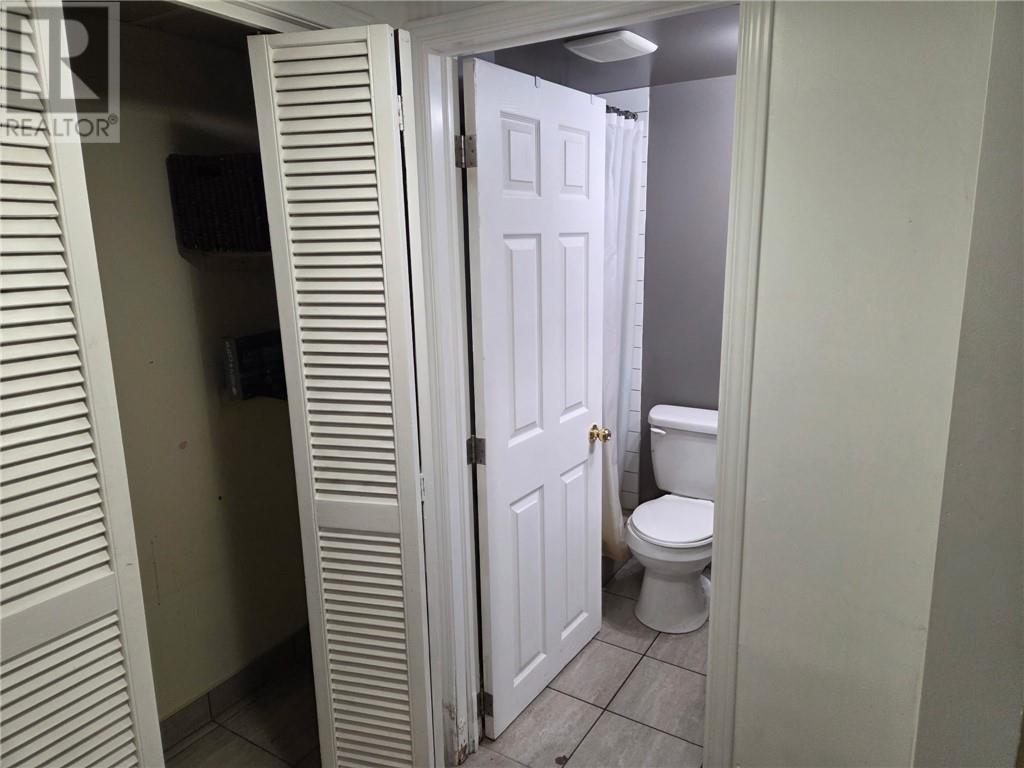 879 Charlotte Street - 32