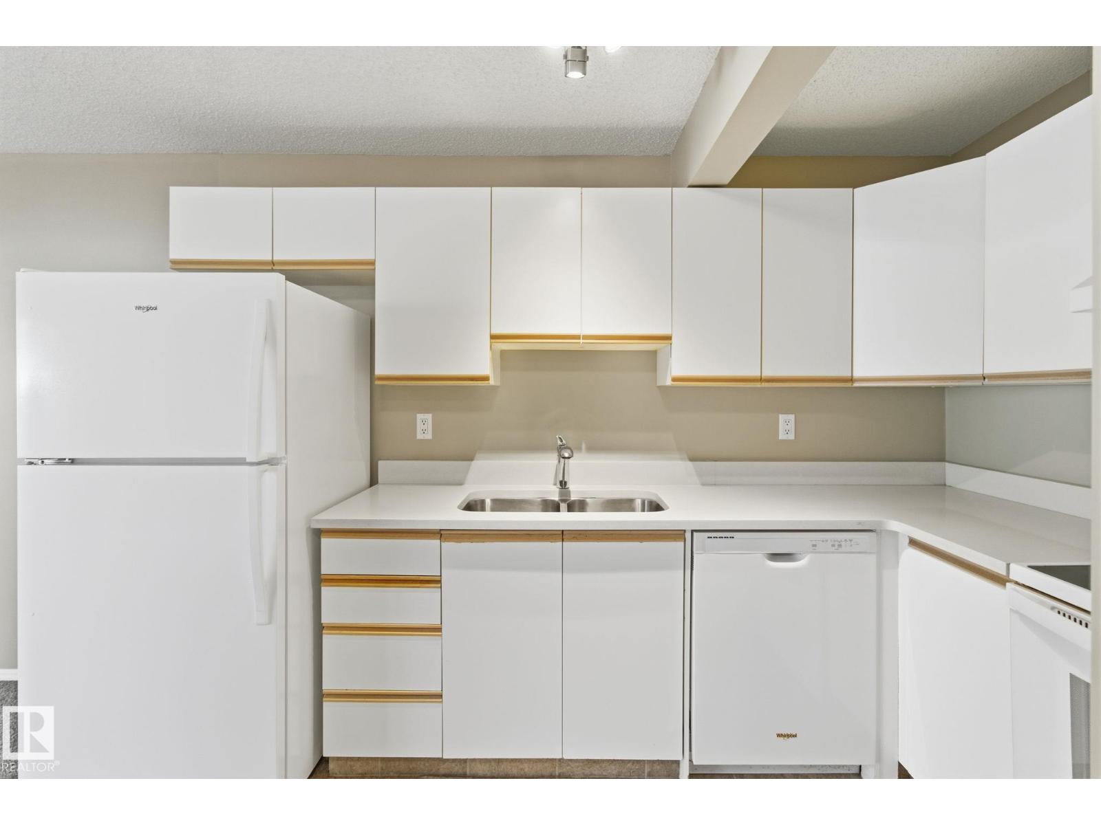 10718 122 ST NW - 24