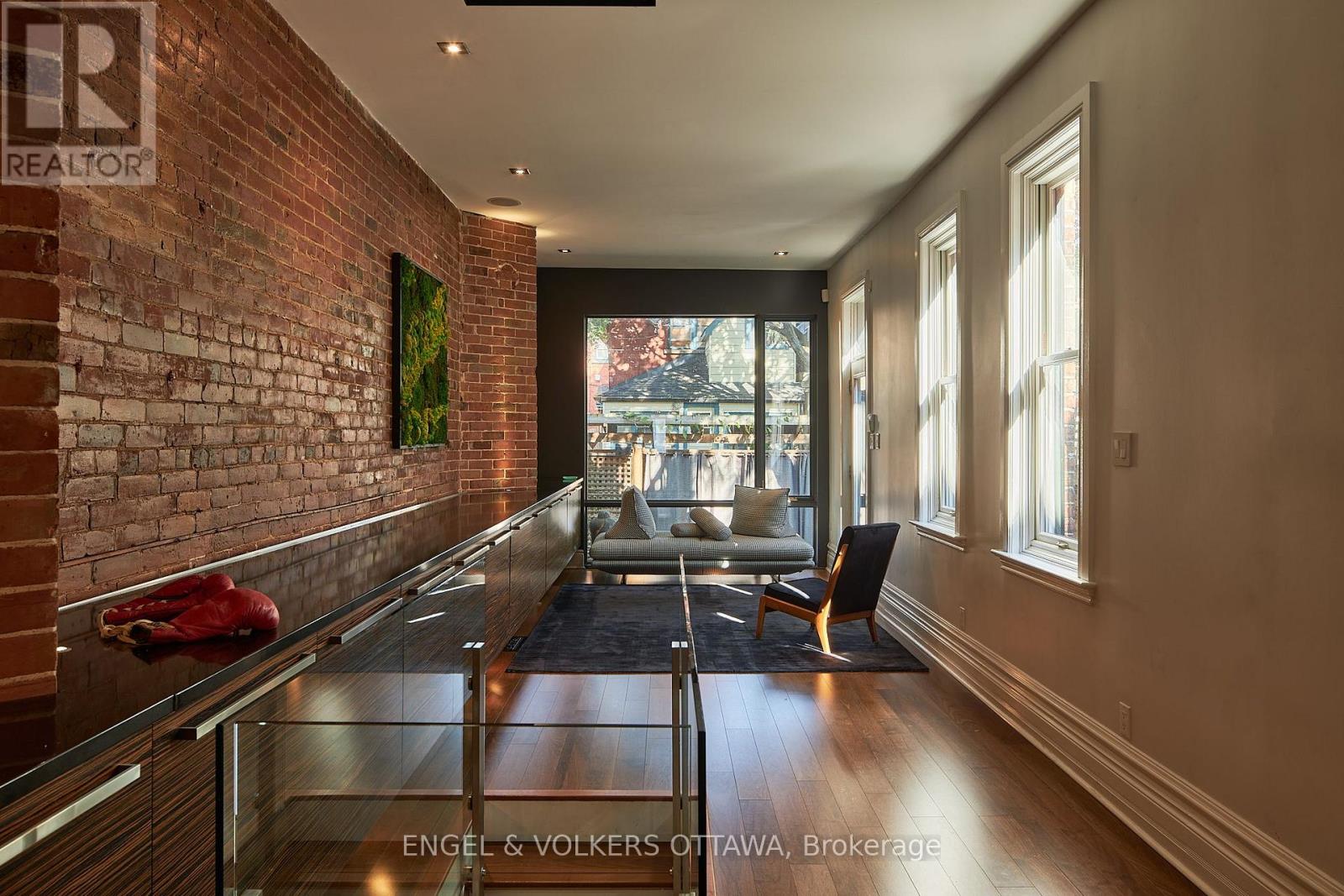 103 JAMES STREET, Ottawa. Luxury613. By Peter Sagos - Image 11