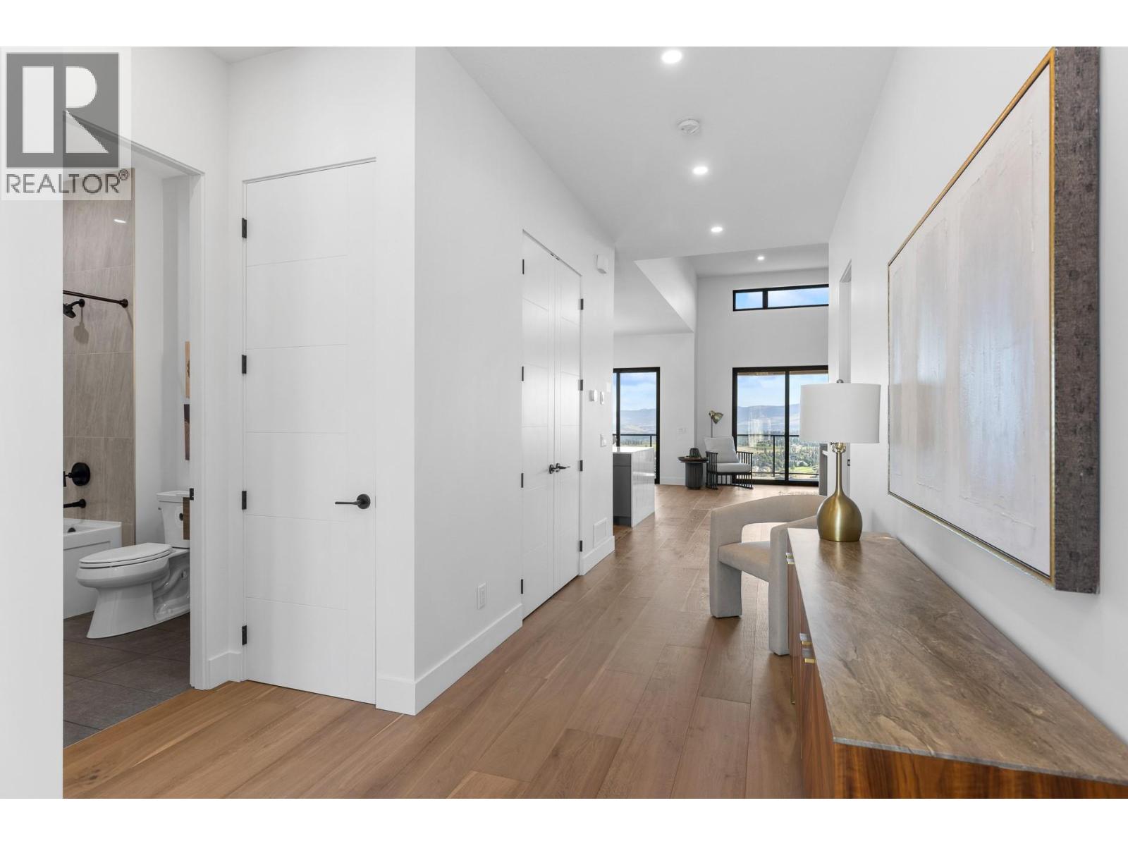 1042 Emslie Street - 2