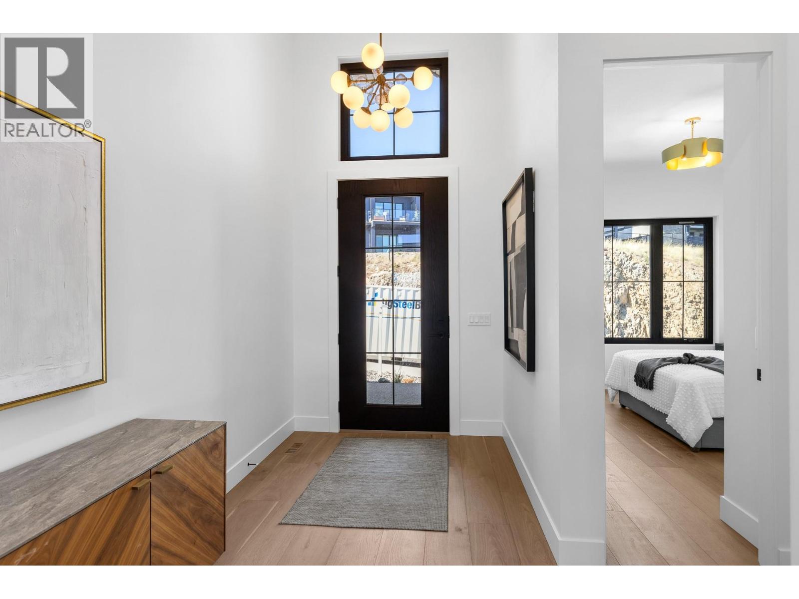 1042 Emslie Street - 3