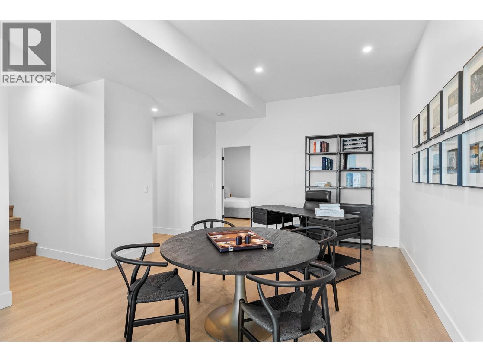 1042 Emslie Street - 34