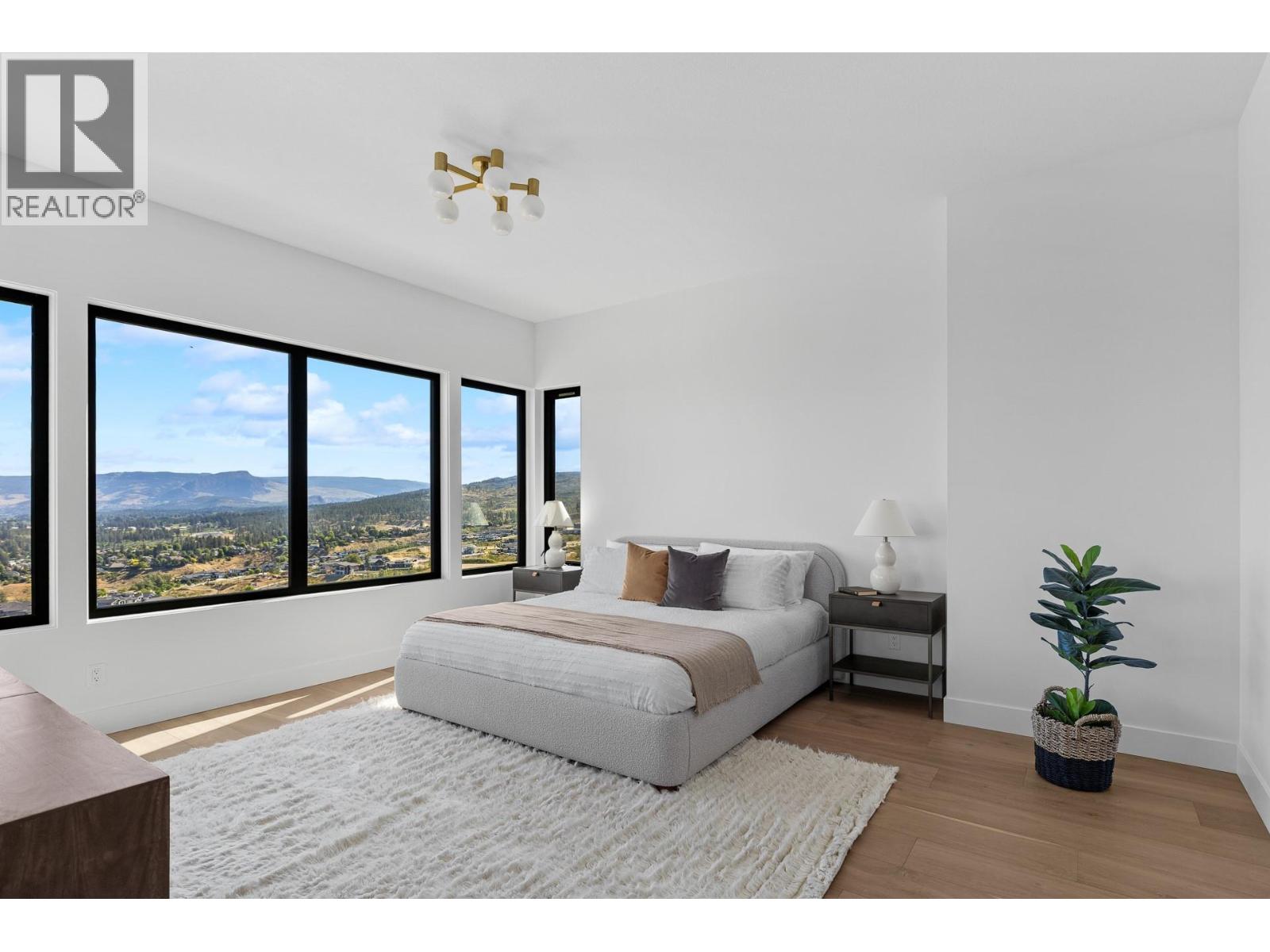 1042 Emslie Street - 23