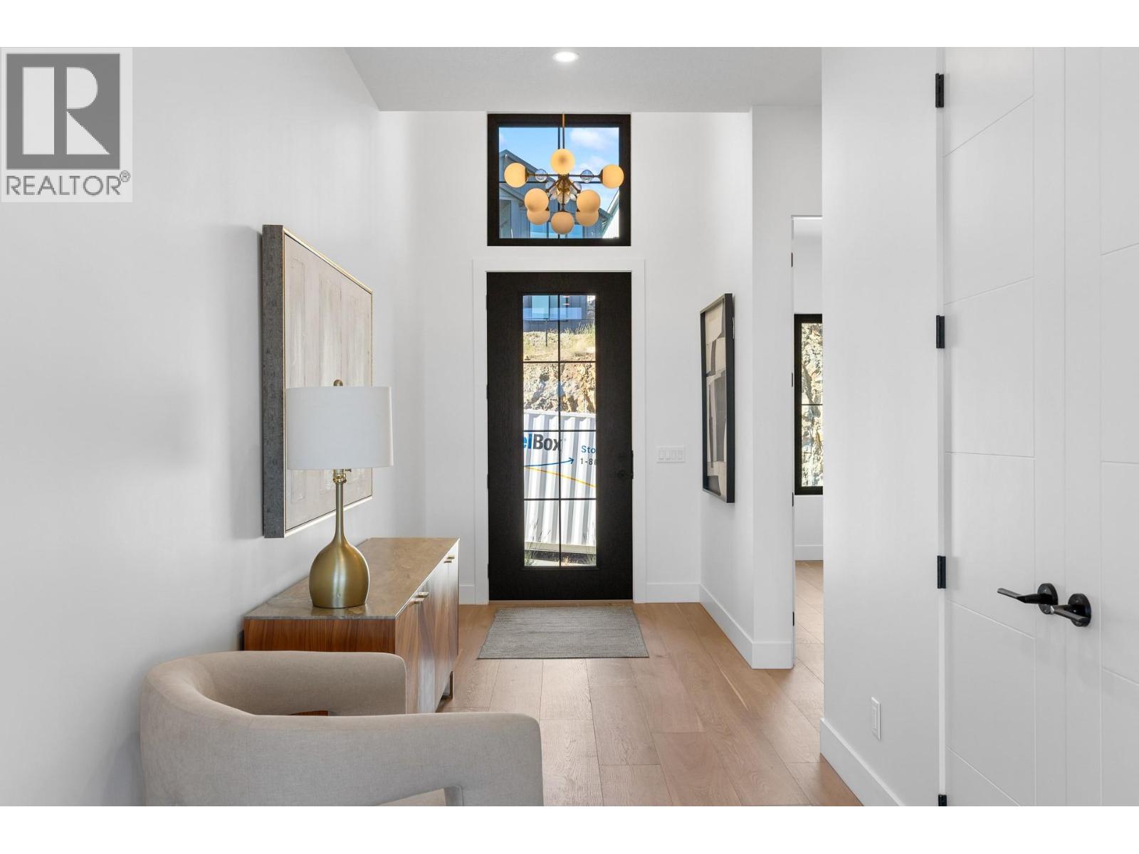 1042 Emslie Street - 4