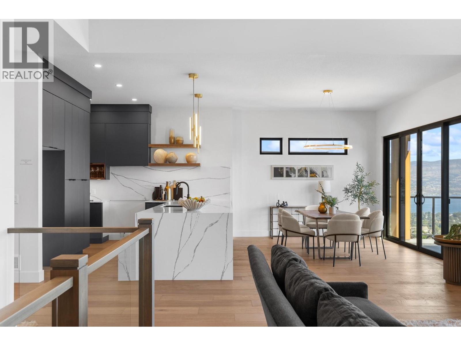 1042 Emslie Street - 8