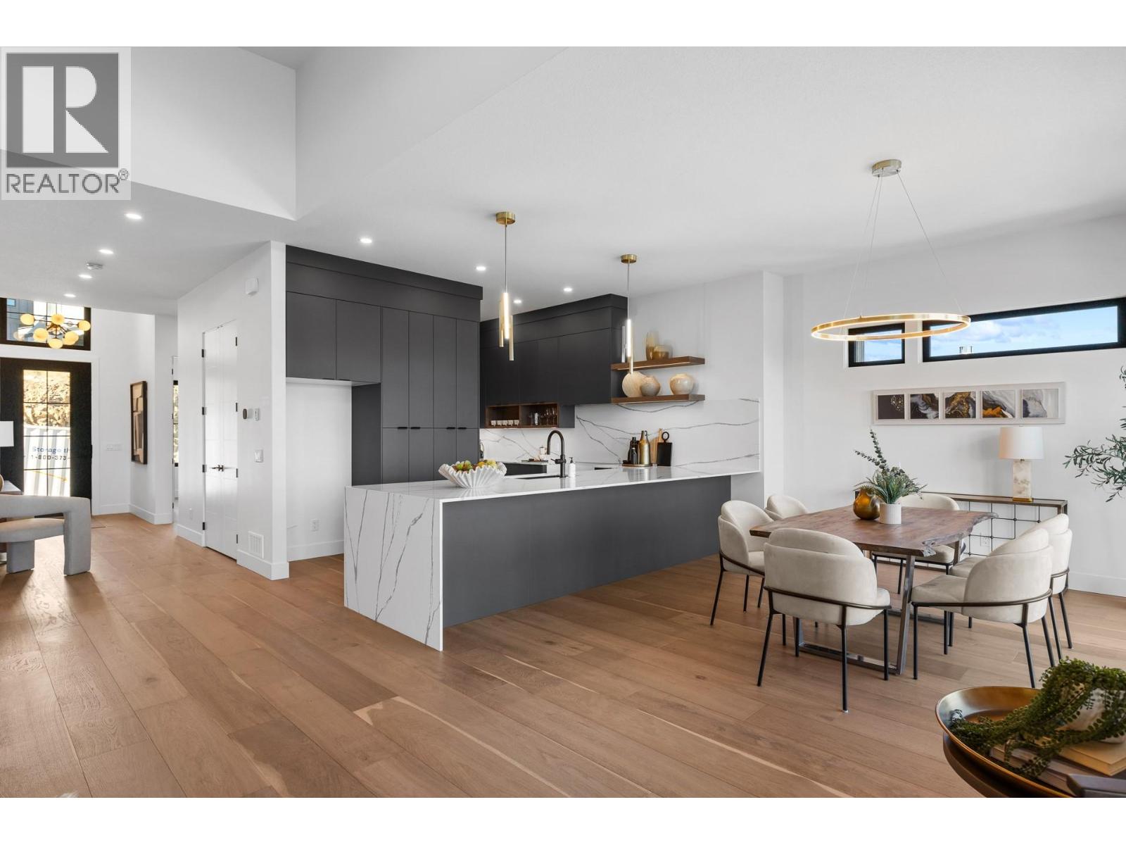 1042 Emslie Street - 7