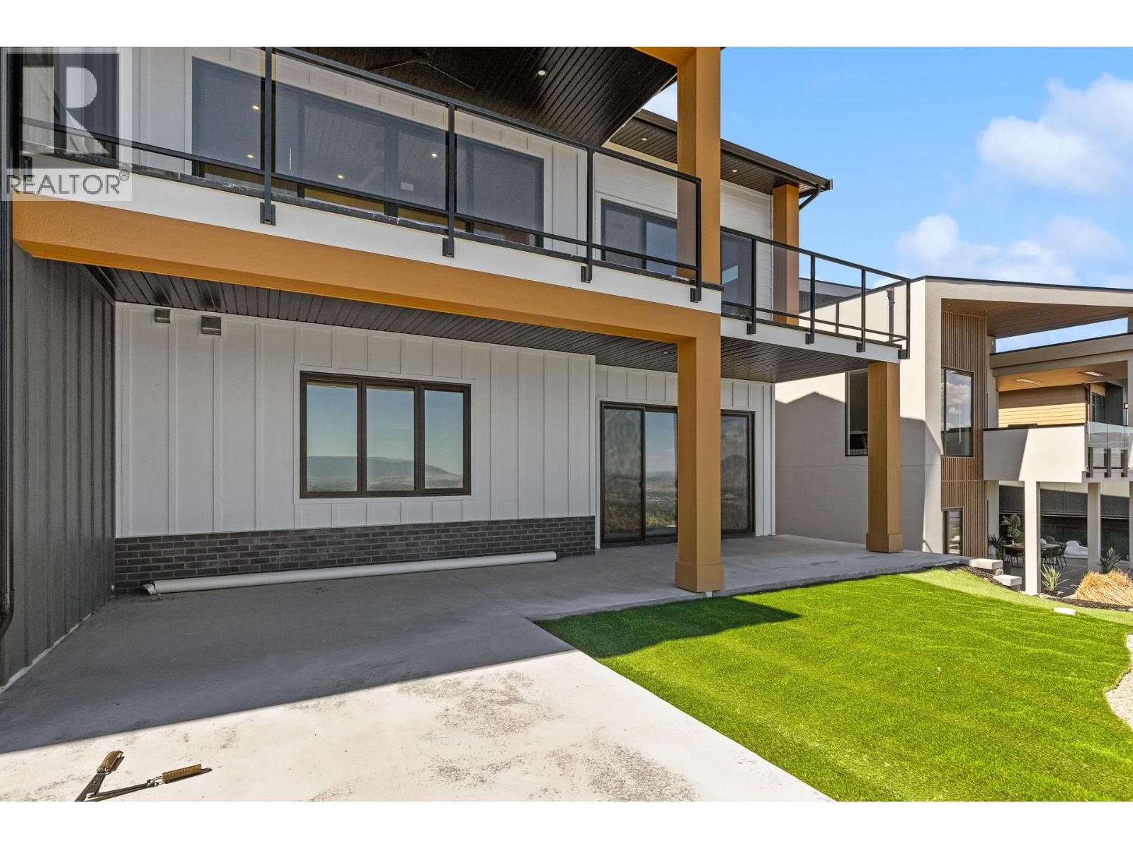 1042 Emslie Street - 45