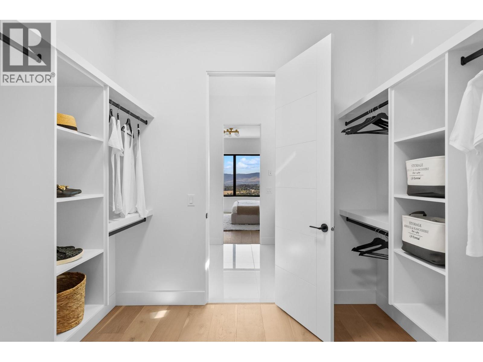 1042 Emslie Street - 28