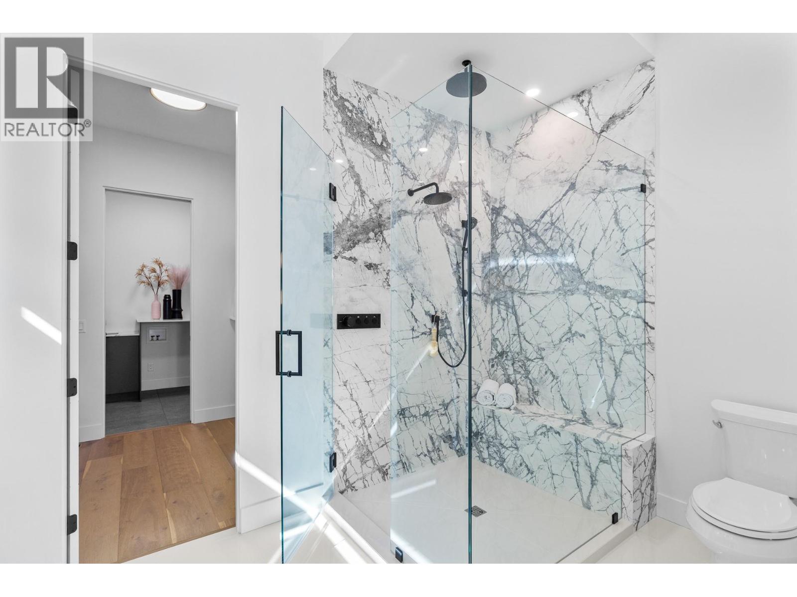 1042 Emslie Street - 26