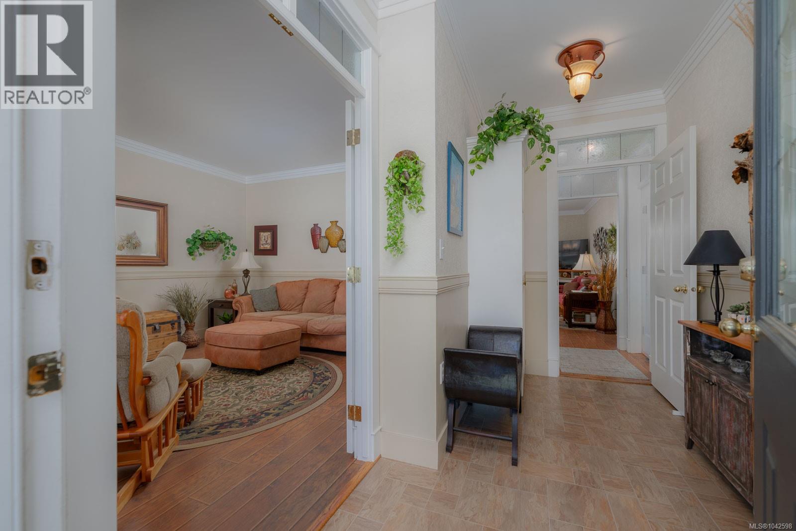 1085 Tara Cres - 10