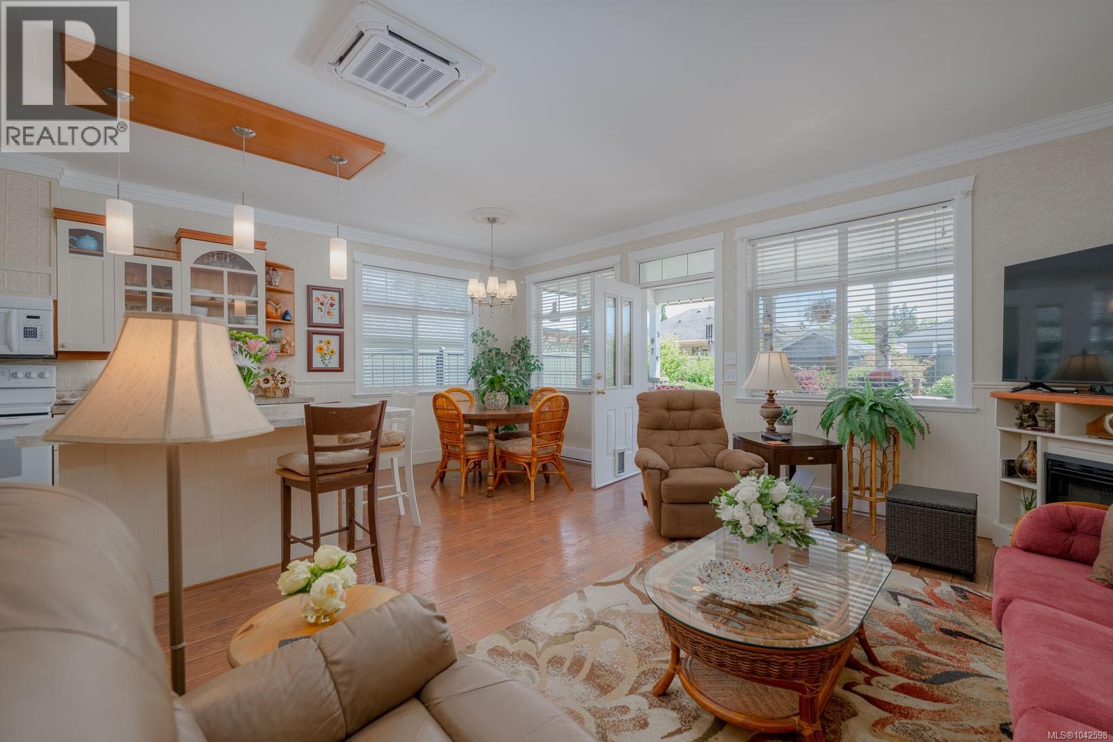 1085 Tara Cres - 12