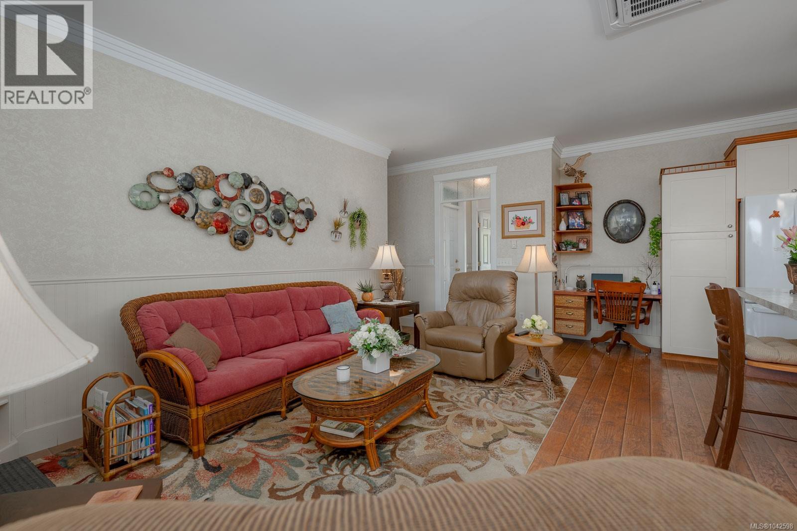 1085 Tara Cres - 14