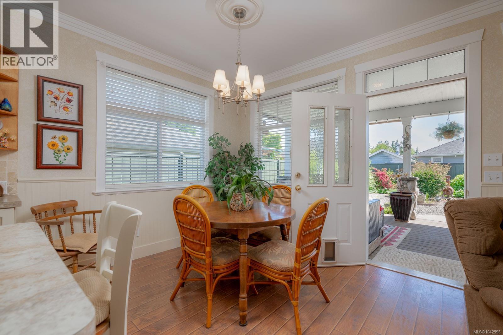1085 Tara Cres - 15