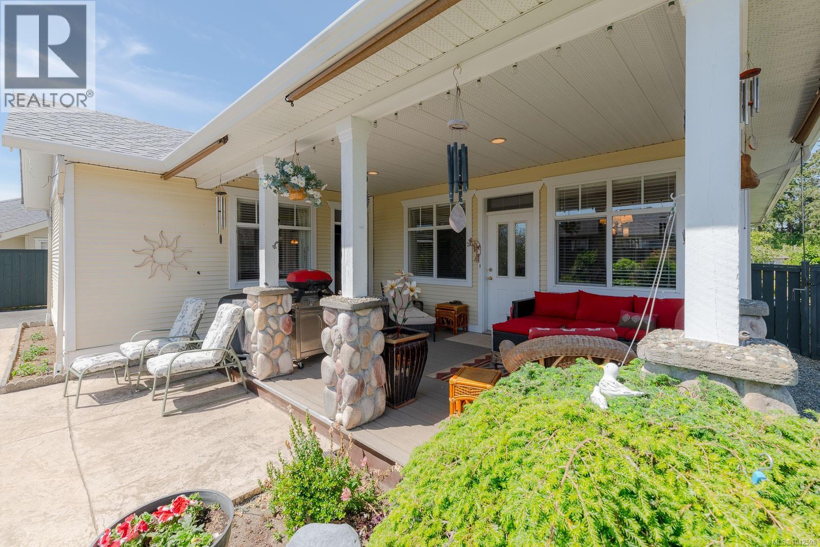 1085 Tara Cres - 16