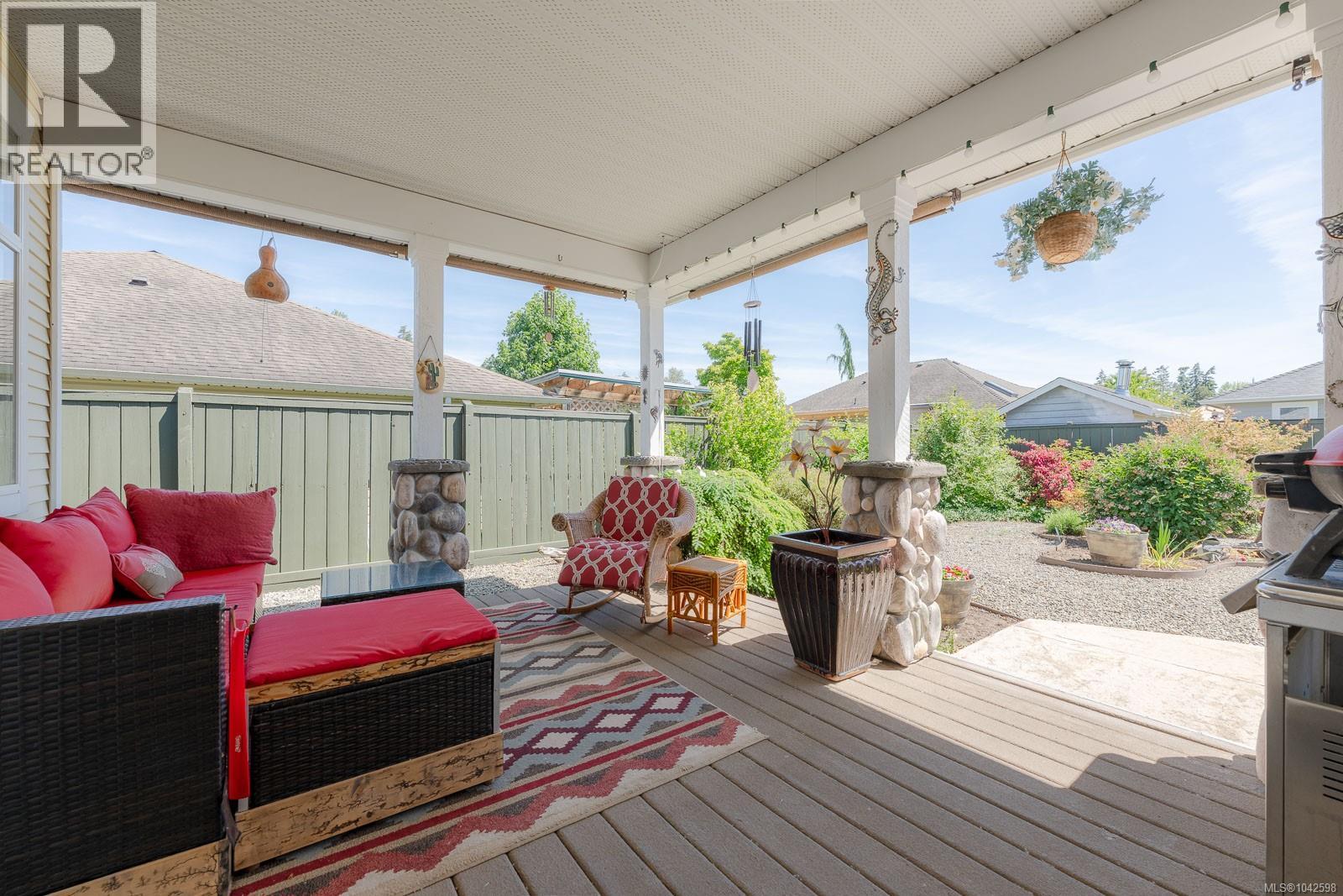 1085 Tara Cres - 18