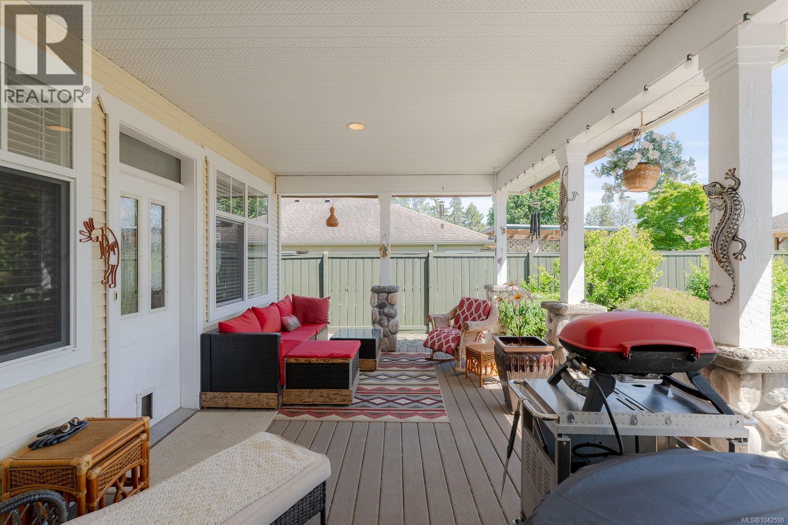 1085 Tara Cres - 19