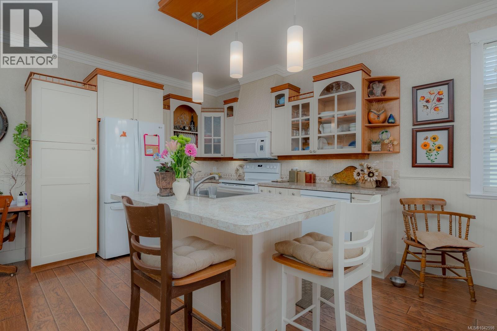 1085 Tara Cres - 22