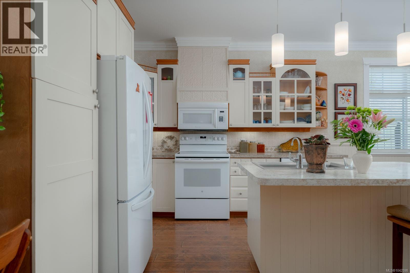 1085 Tara Cres - 23