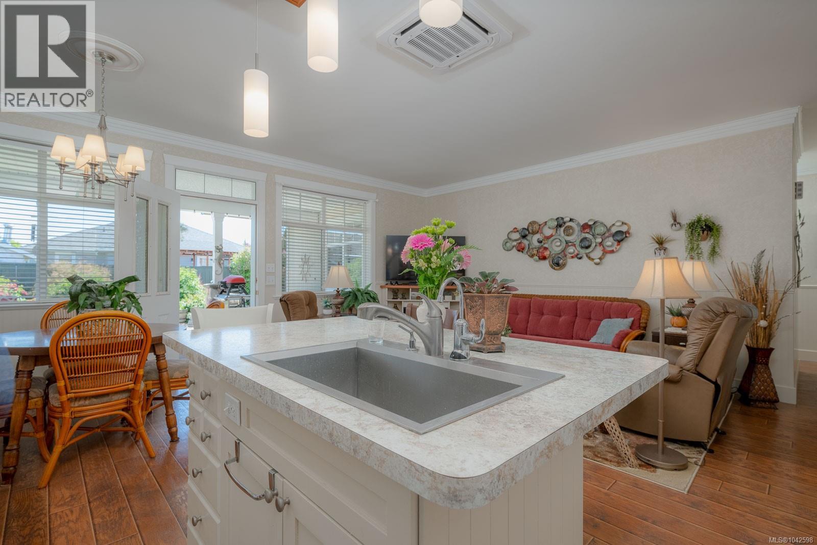 1085 Tara Cres - 25