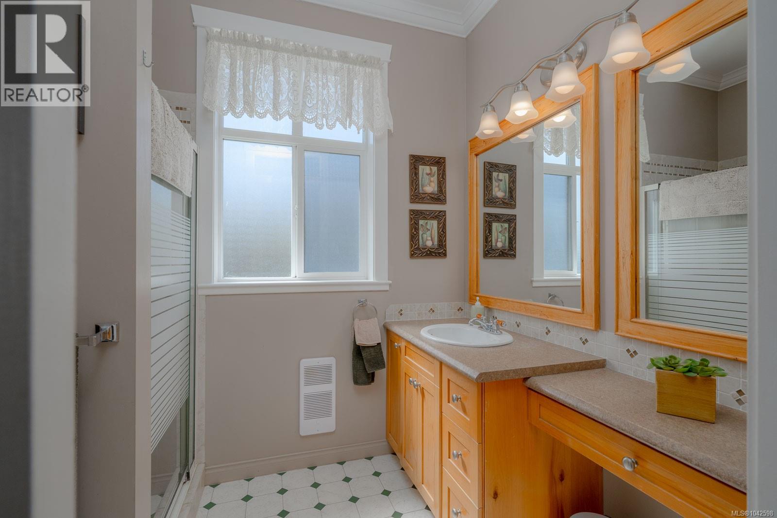 1085 Tara Cres - 31