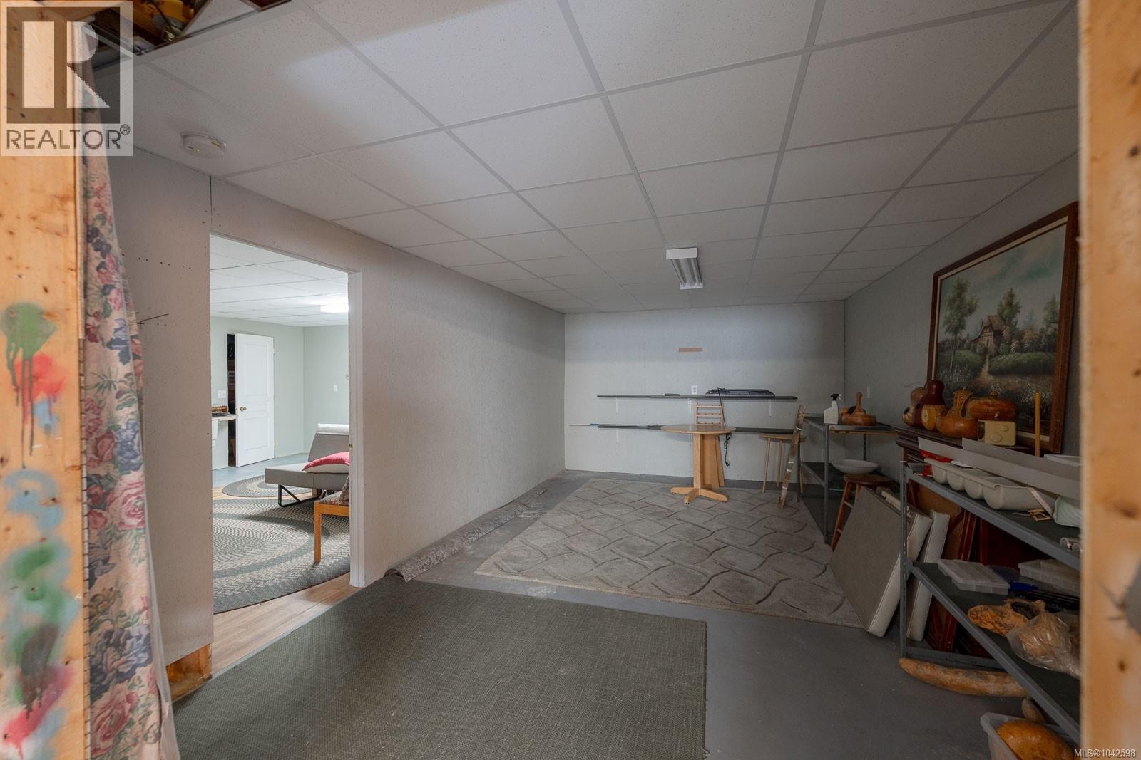 1085 Tara Cres - 37