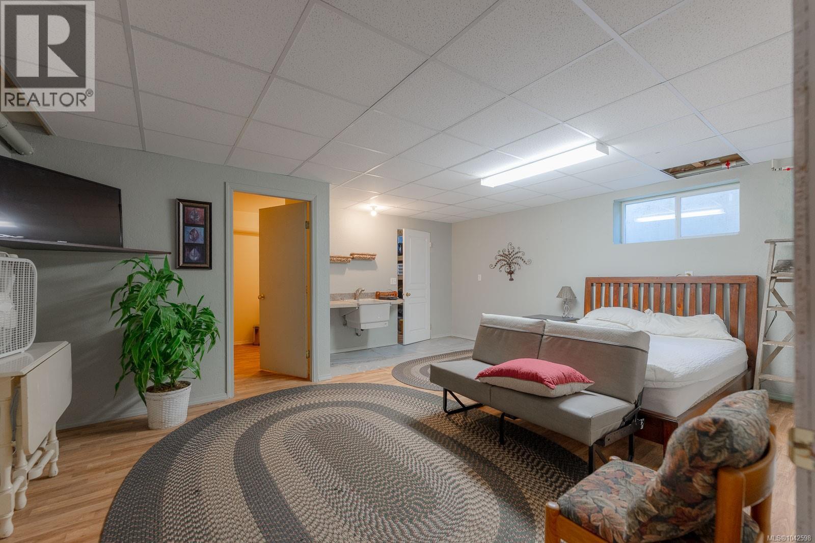 1085 Tara Cres - 38