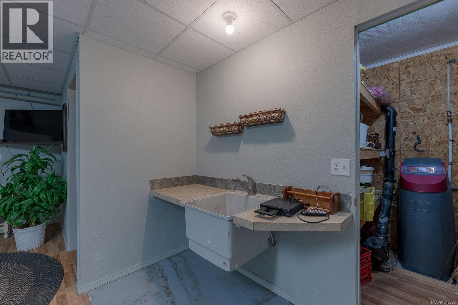 1085 Tara Cres - 39