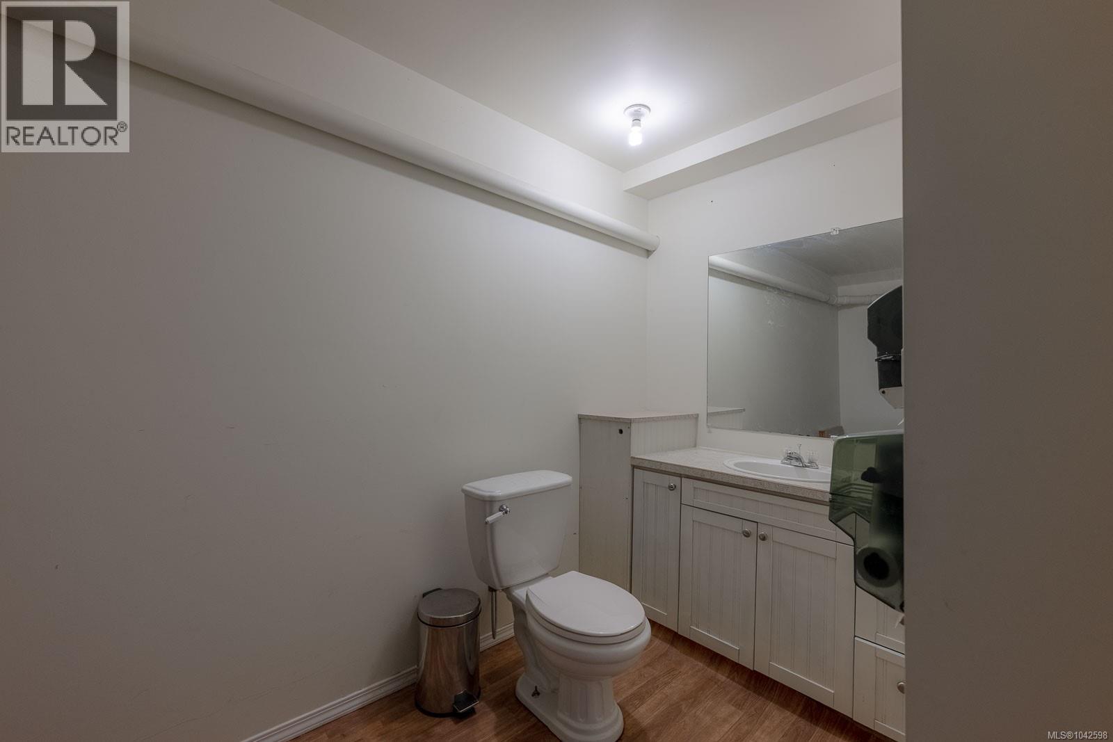 1085 Tara Cres - 40