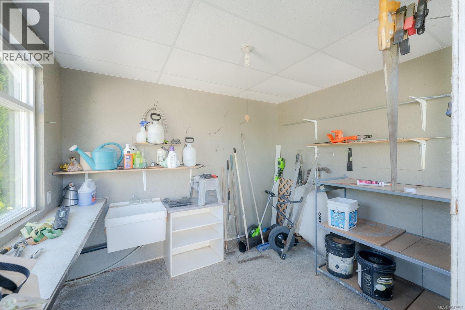 1085 Tara Cres - 42