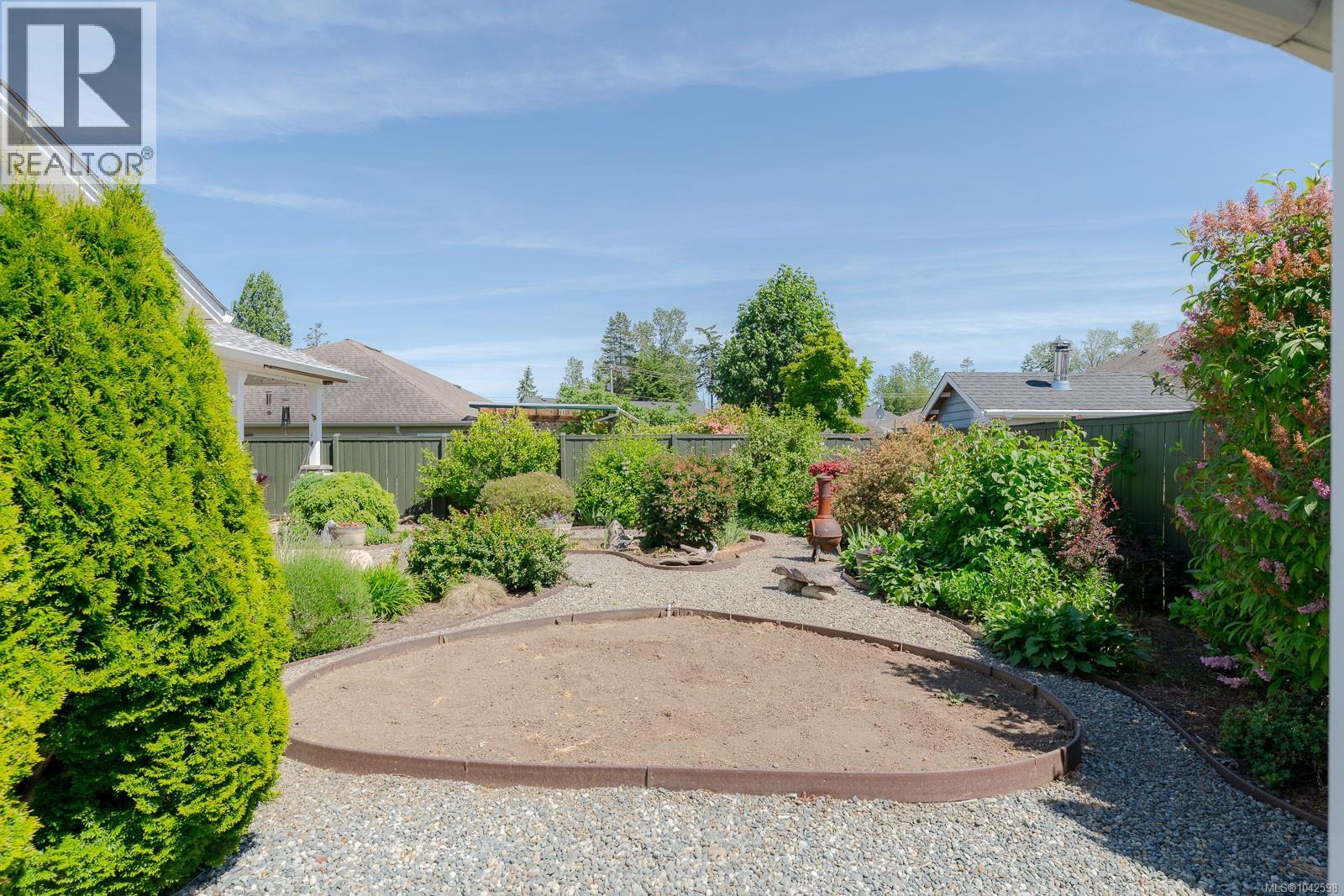 1085 Tara Cres - 43