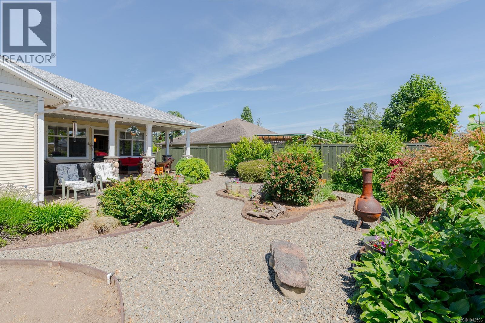 1085 Tara Cres - 44