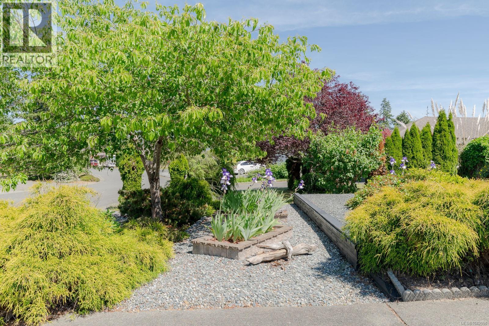 1085 Tara Cres - 49