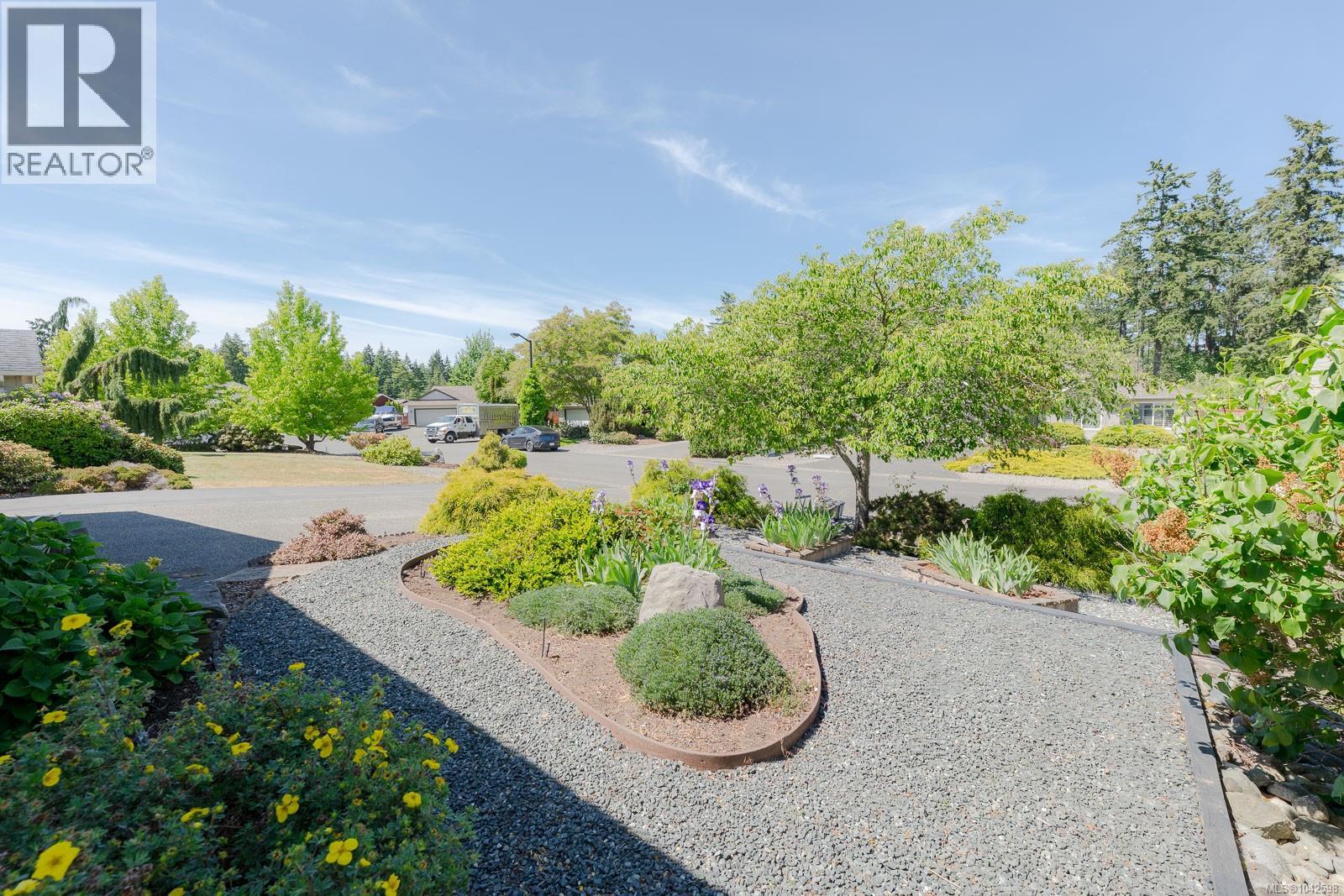 1085 Tara Cres - 50