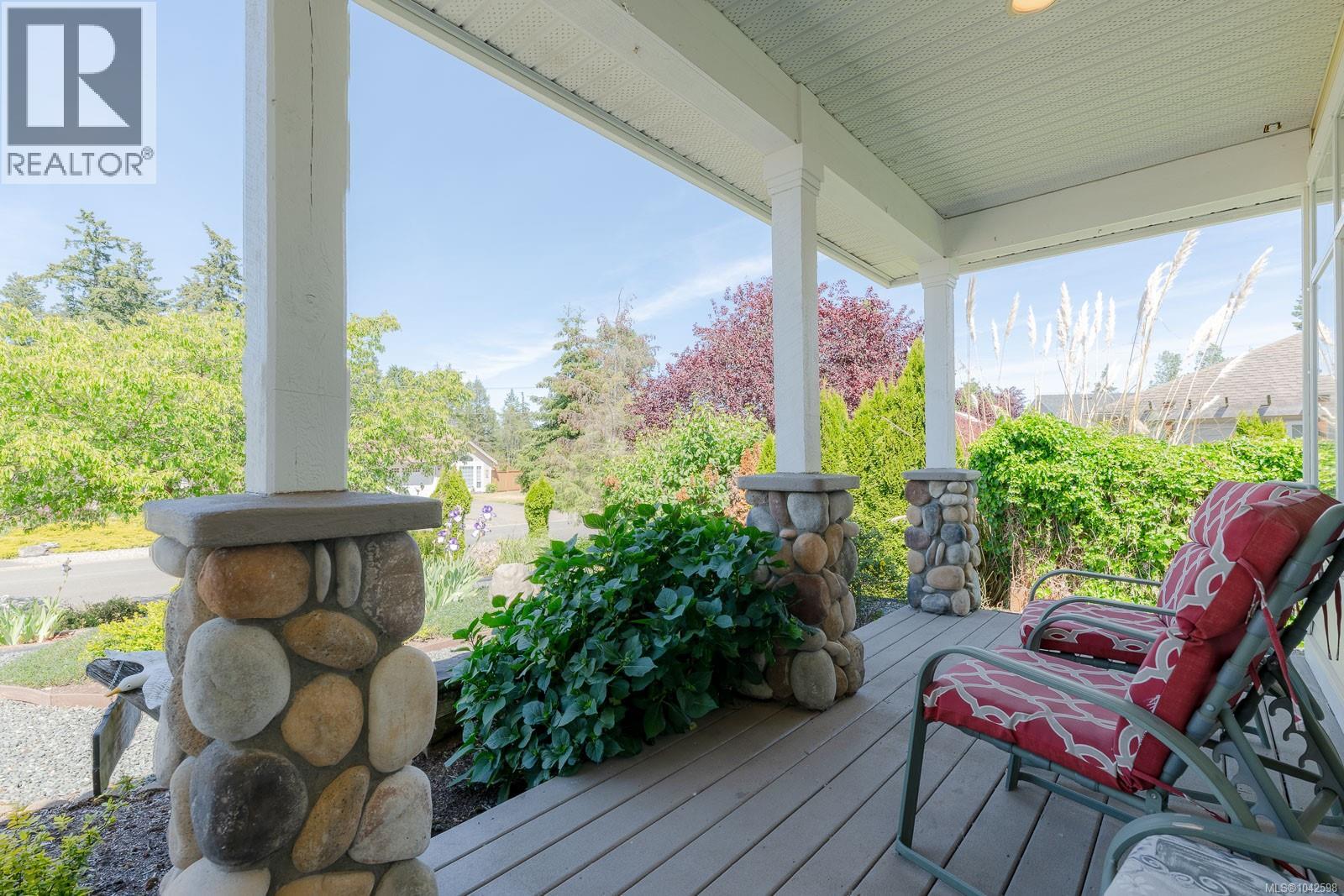 1085 Tara Cres - 7