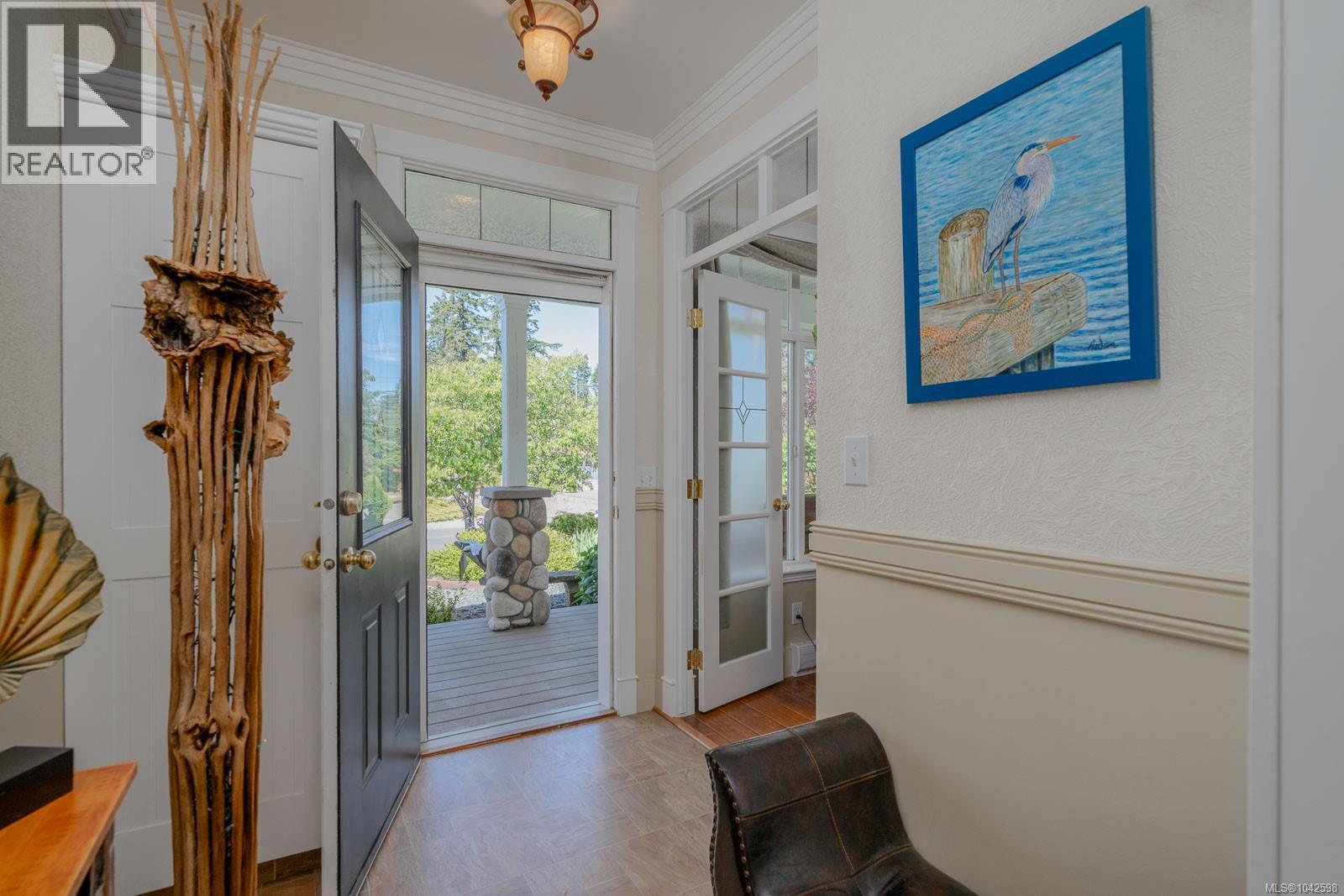 1085 Tara Cres - 9