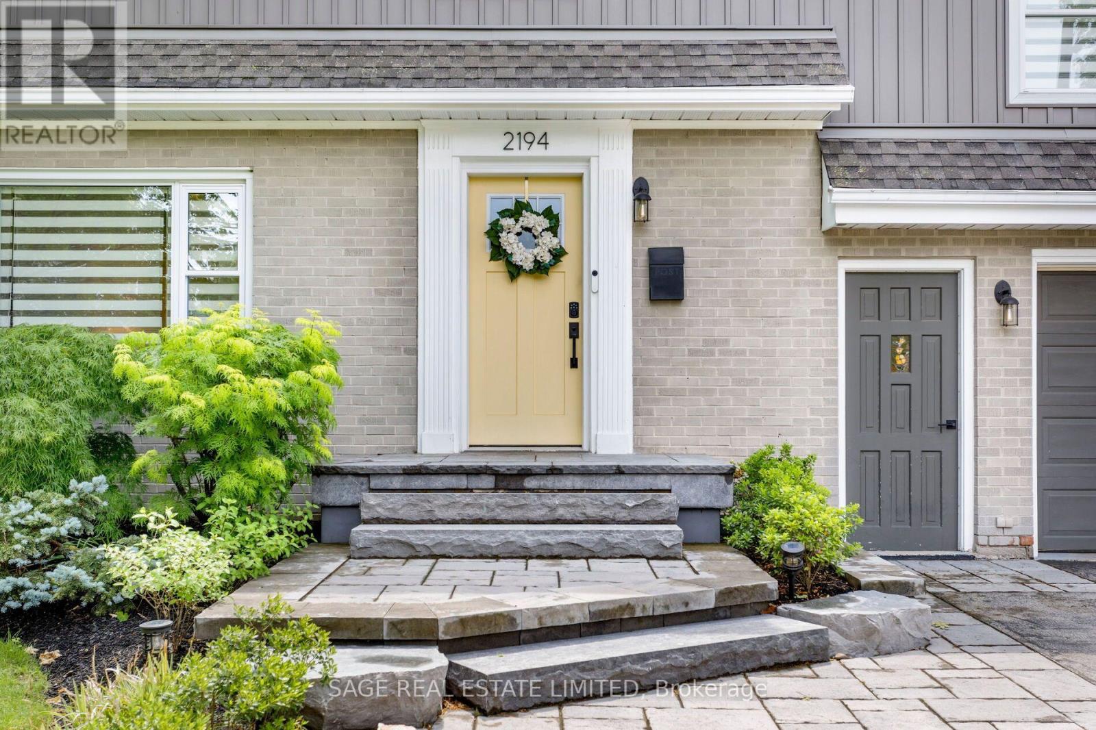 2194 YORKSHIRE CRESCENT - 2