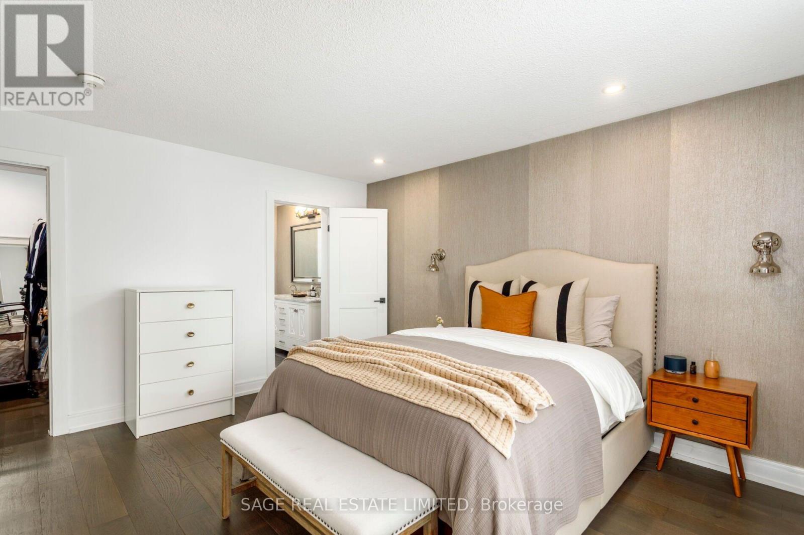 2194 YORKSHIRE CRESCENT - 22