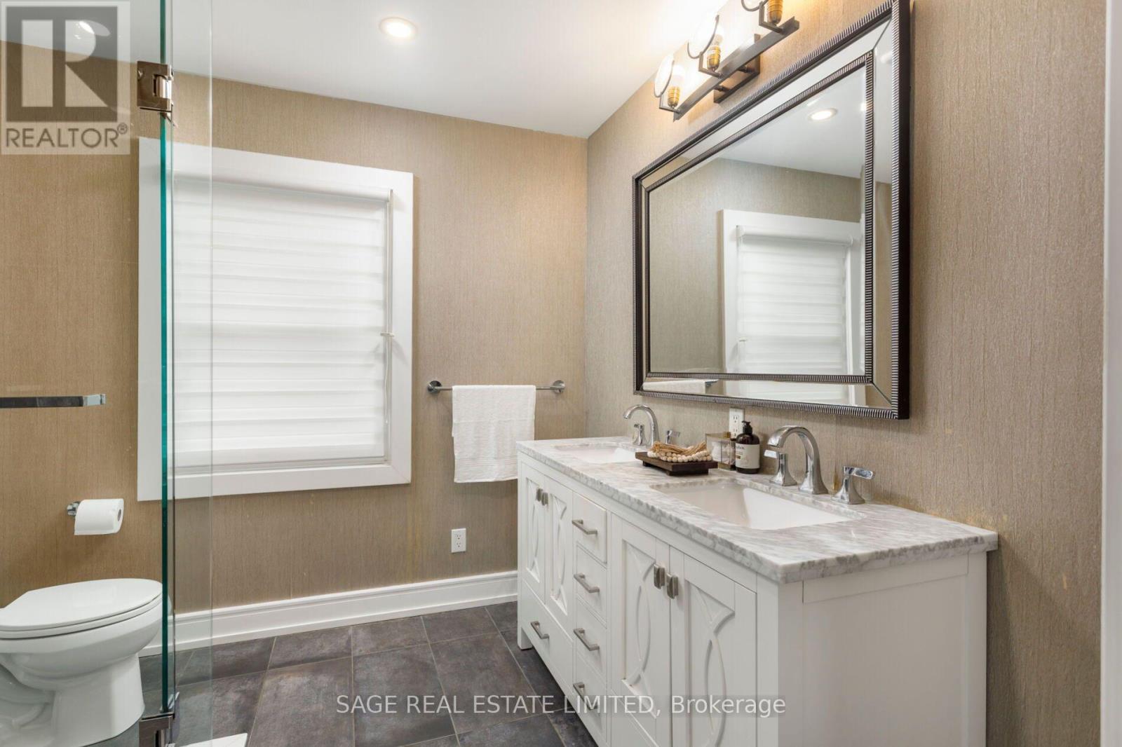2194 YORKSHIRE CRESCENT - 23