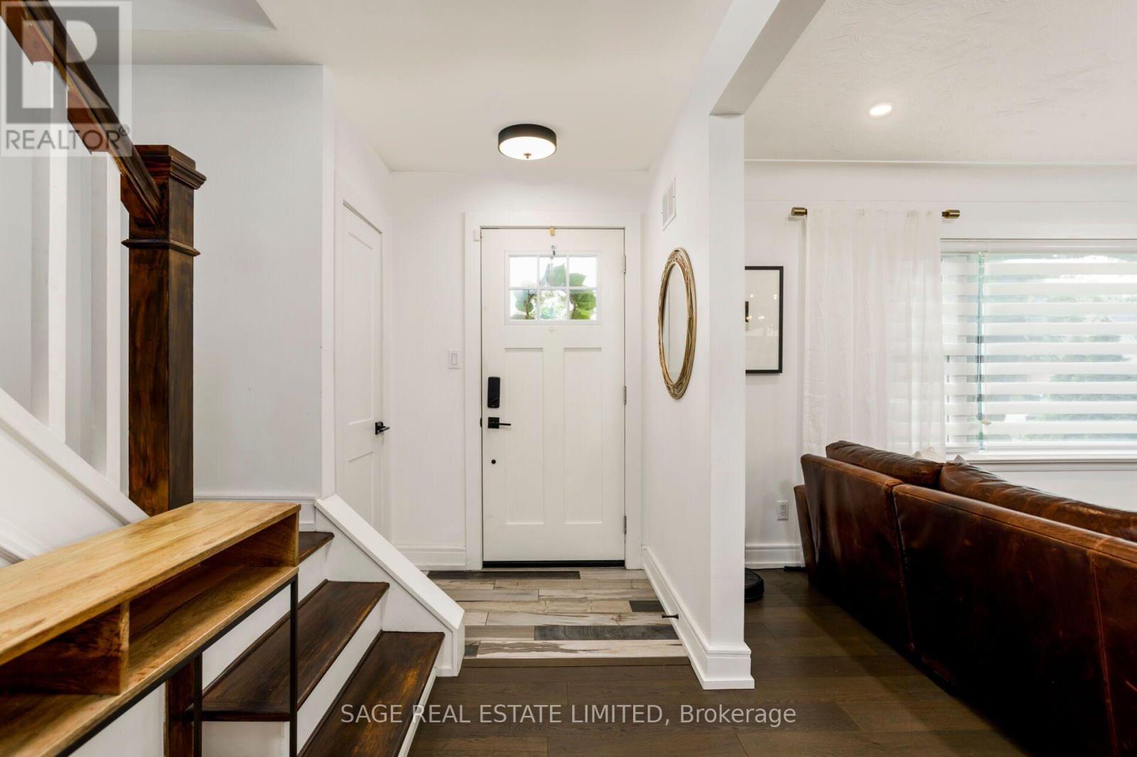 2194 YORKSHIRE CRESCENT - 3